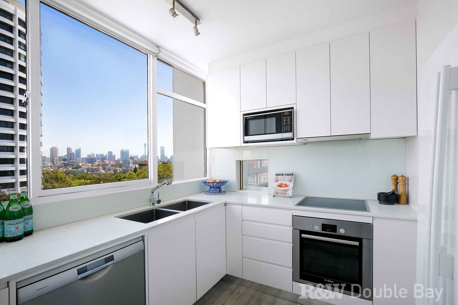 15/2-12 Eastbourne Road Darling Point