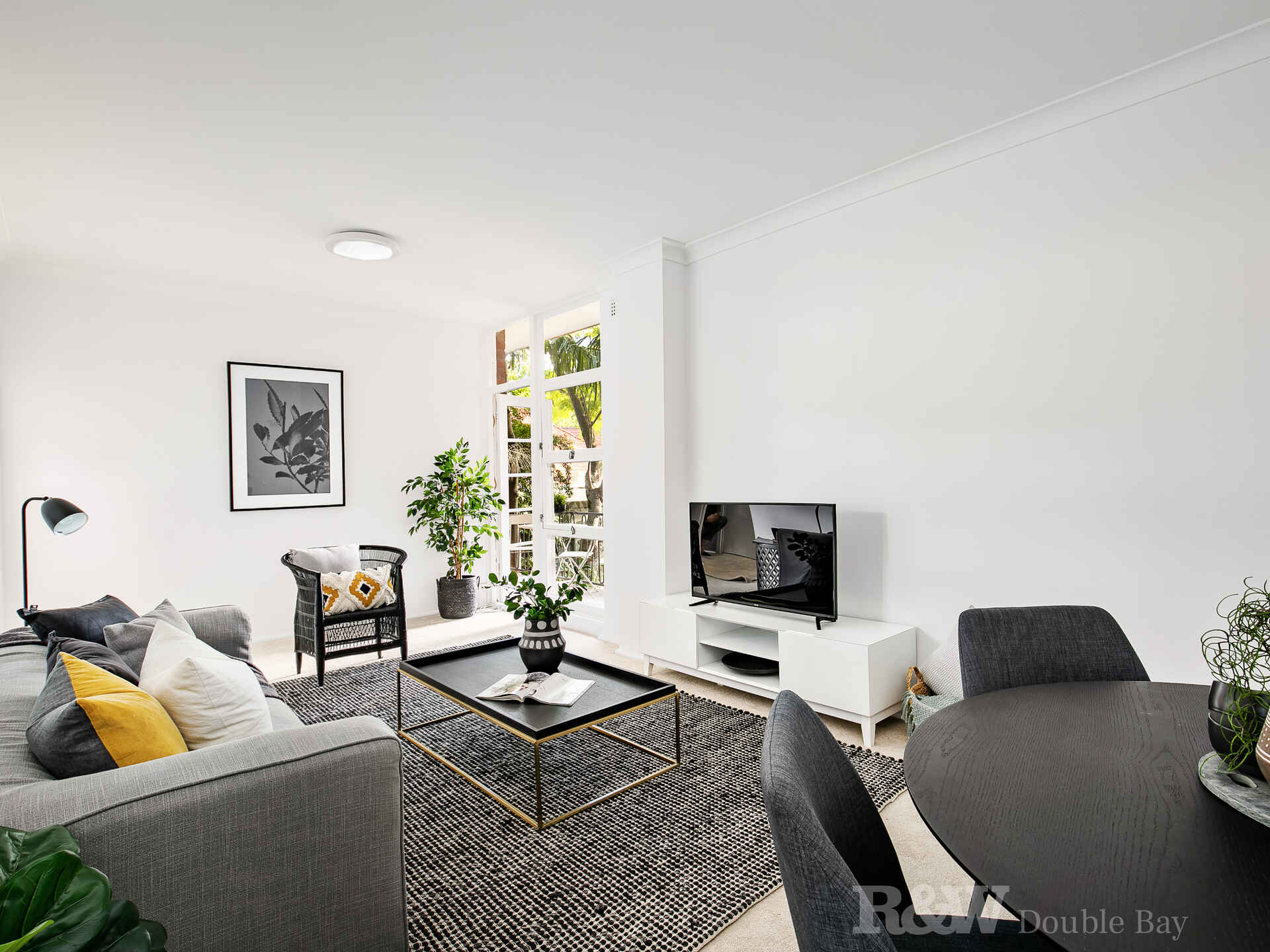 28/22 New Beach Road Darling Point