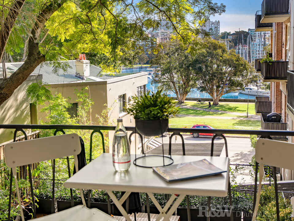 28/22 New Beach Road Darling Point