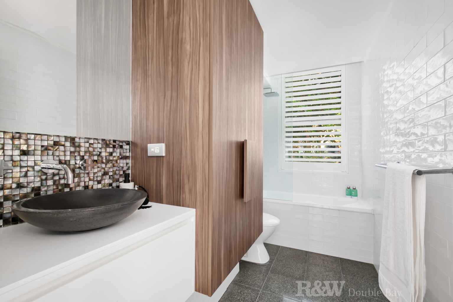 9/16-18 Eastbourne Road Darling Point