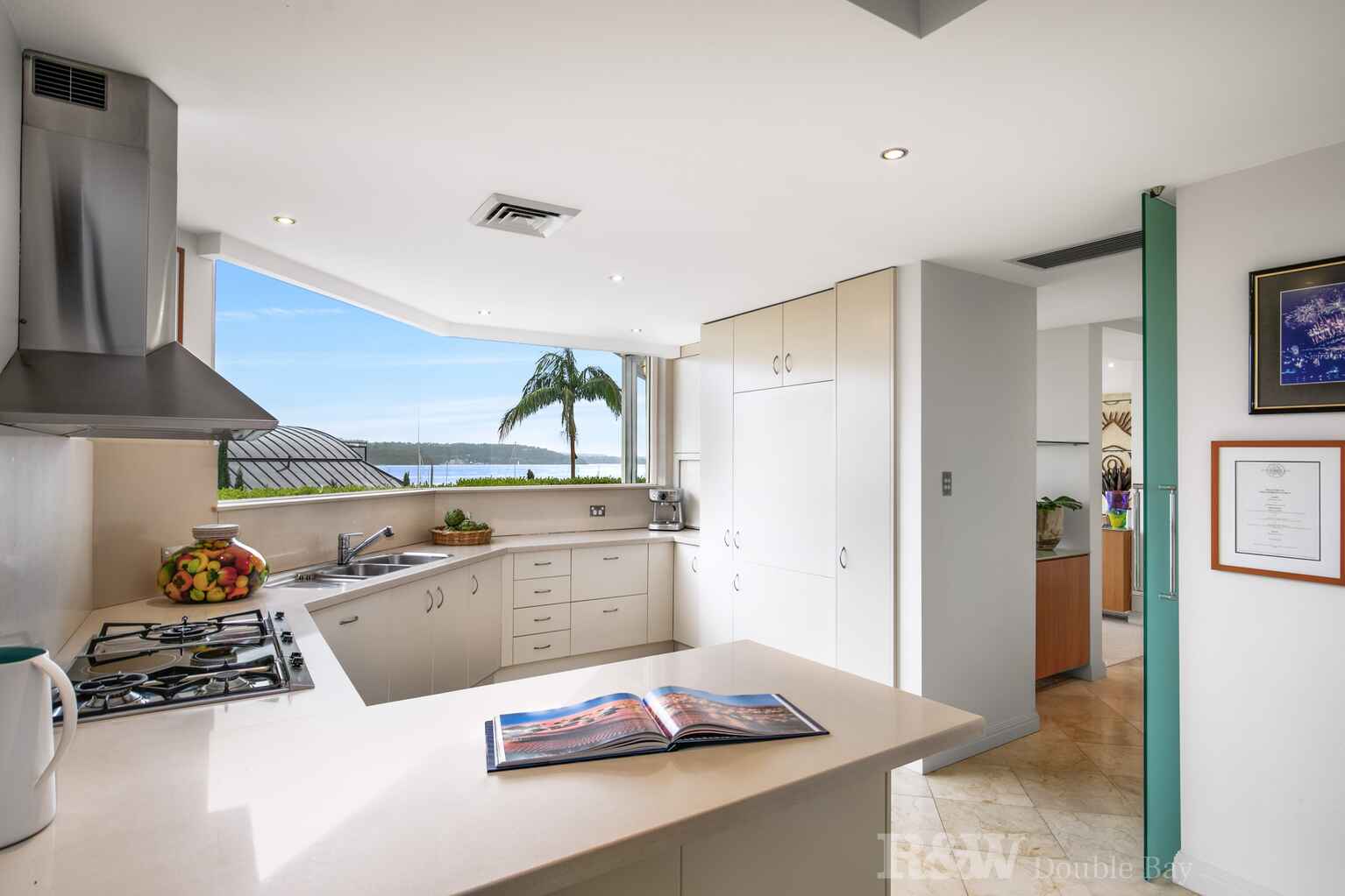 3/10 Longworth Avenue Point Piper