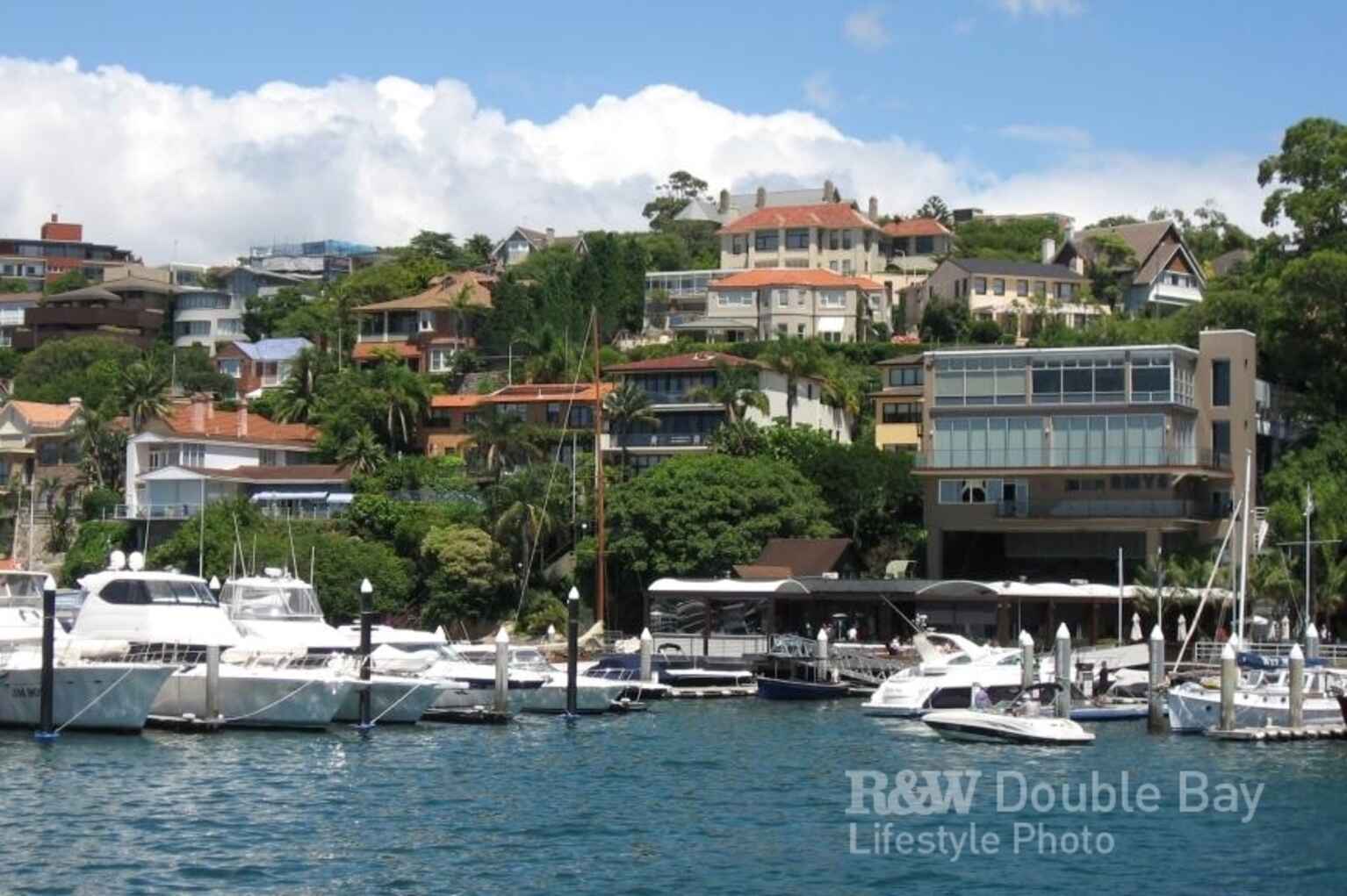 3/10 Longworth Avenue Point Piper