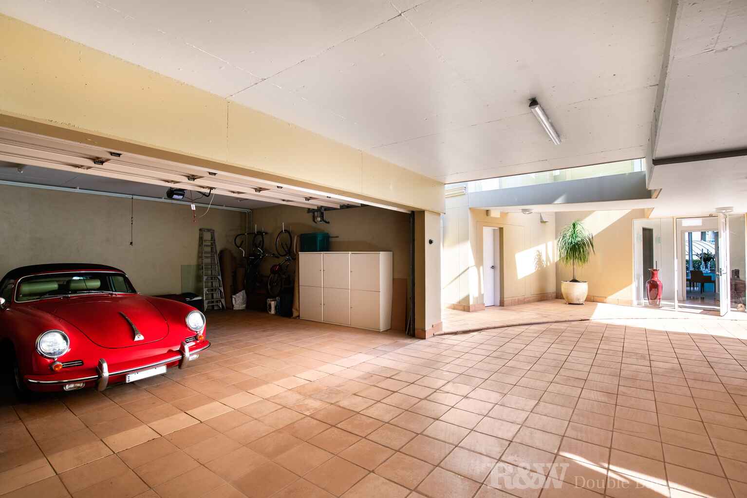 3/10 Longworth Avenue Point Piper