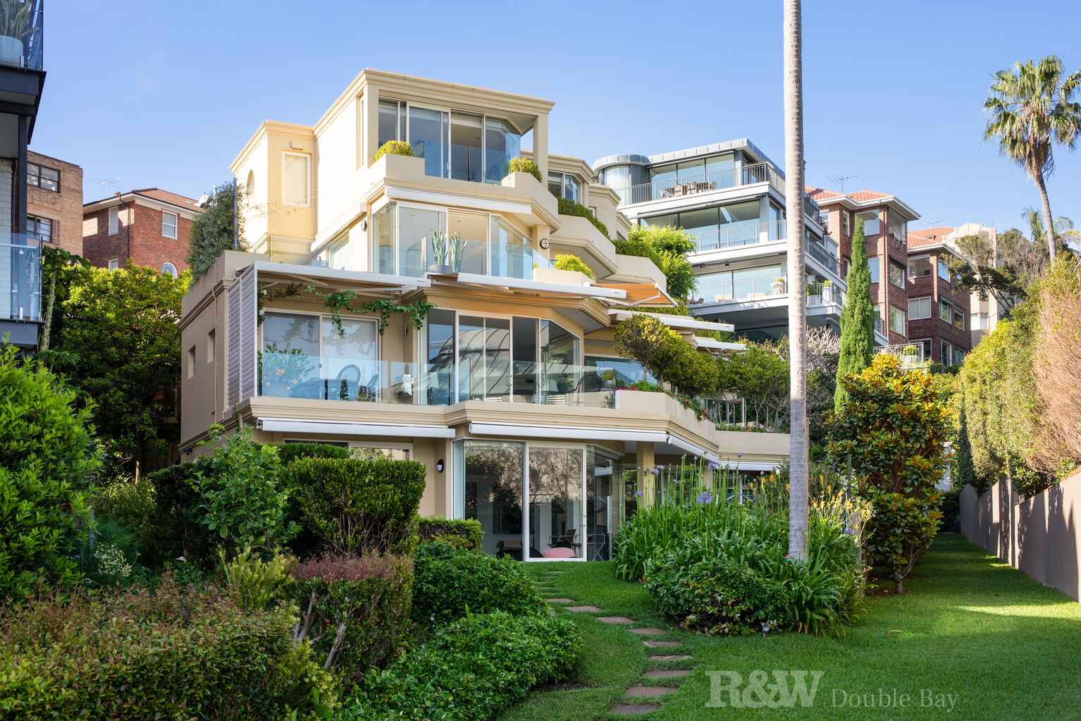 3/10 Longworth Avenue Point Piper