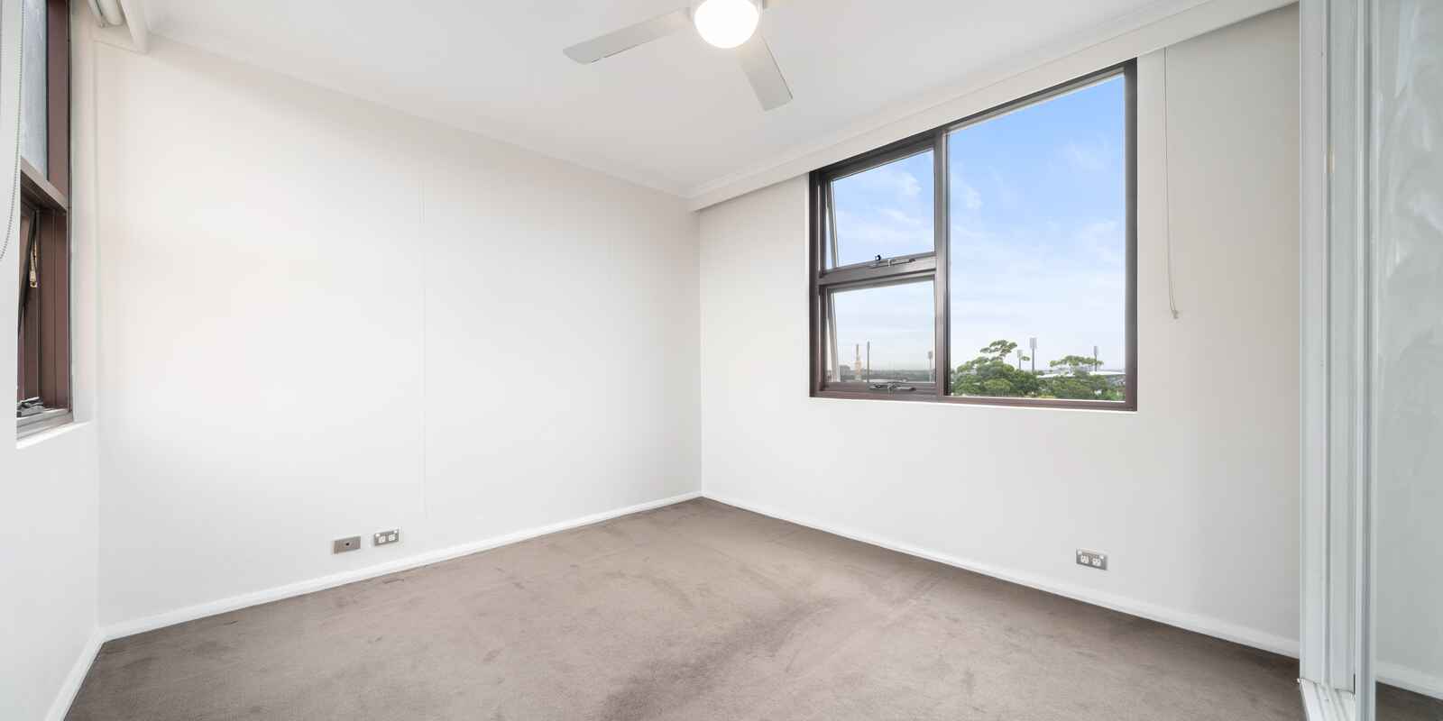 5B/2 Cook Road Centennial Park