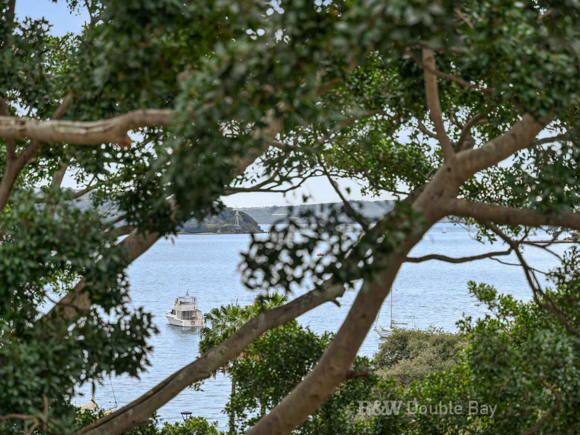 51/5-7 Esplanade  Elizabeth Bay