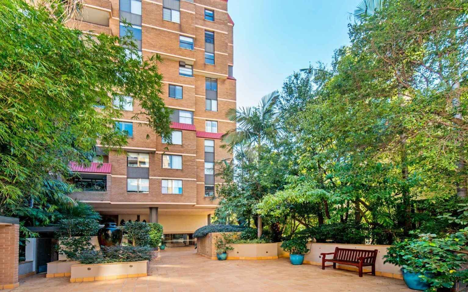  1605/73 Victoria Street  Potts Point