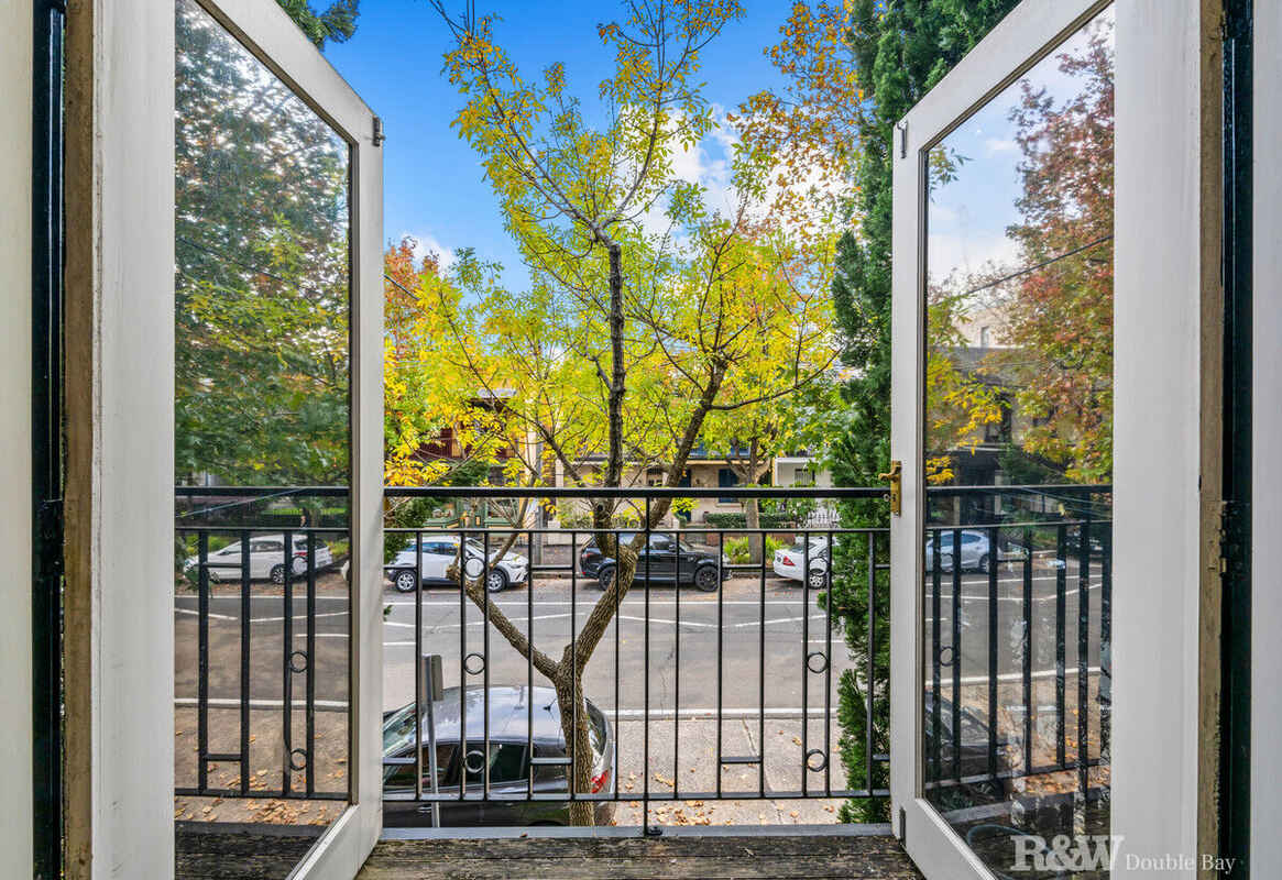 One Bedroom Apartment in the Heart of Woollahra with Parking