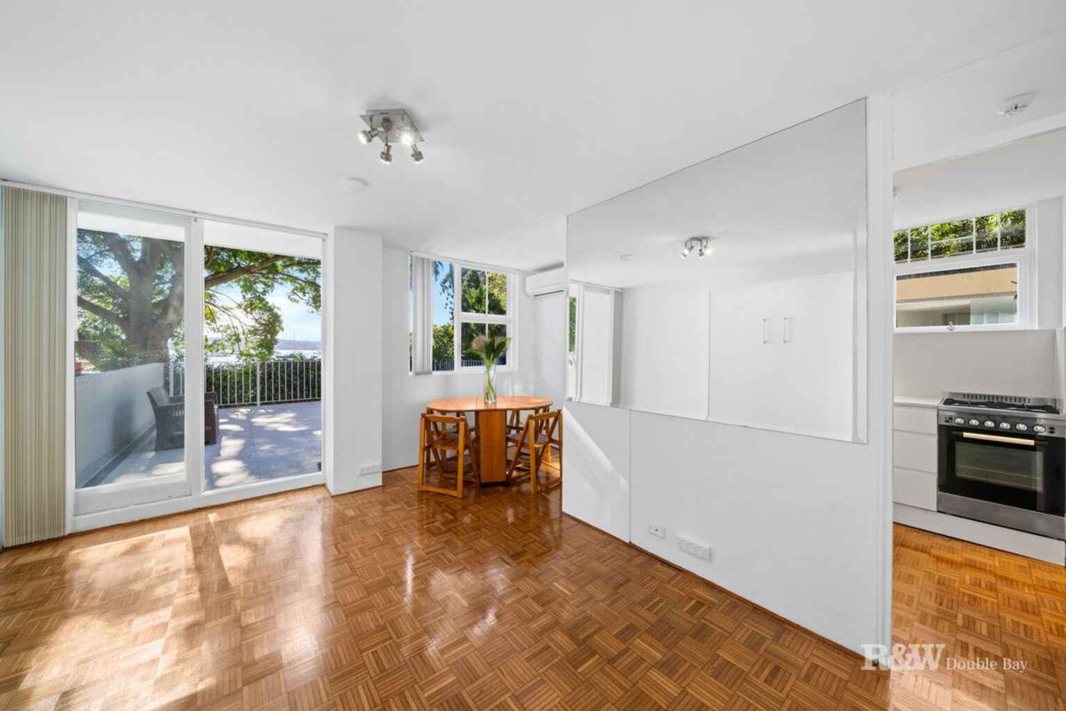 2/5-7 Esplanade Elizabeth Bay