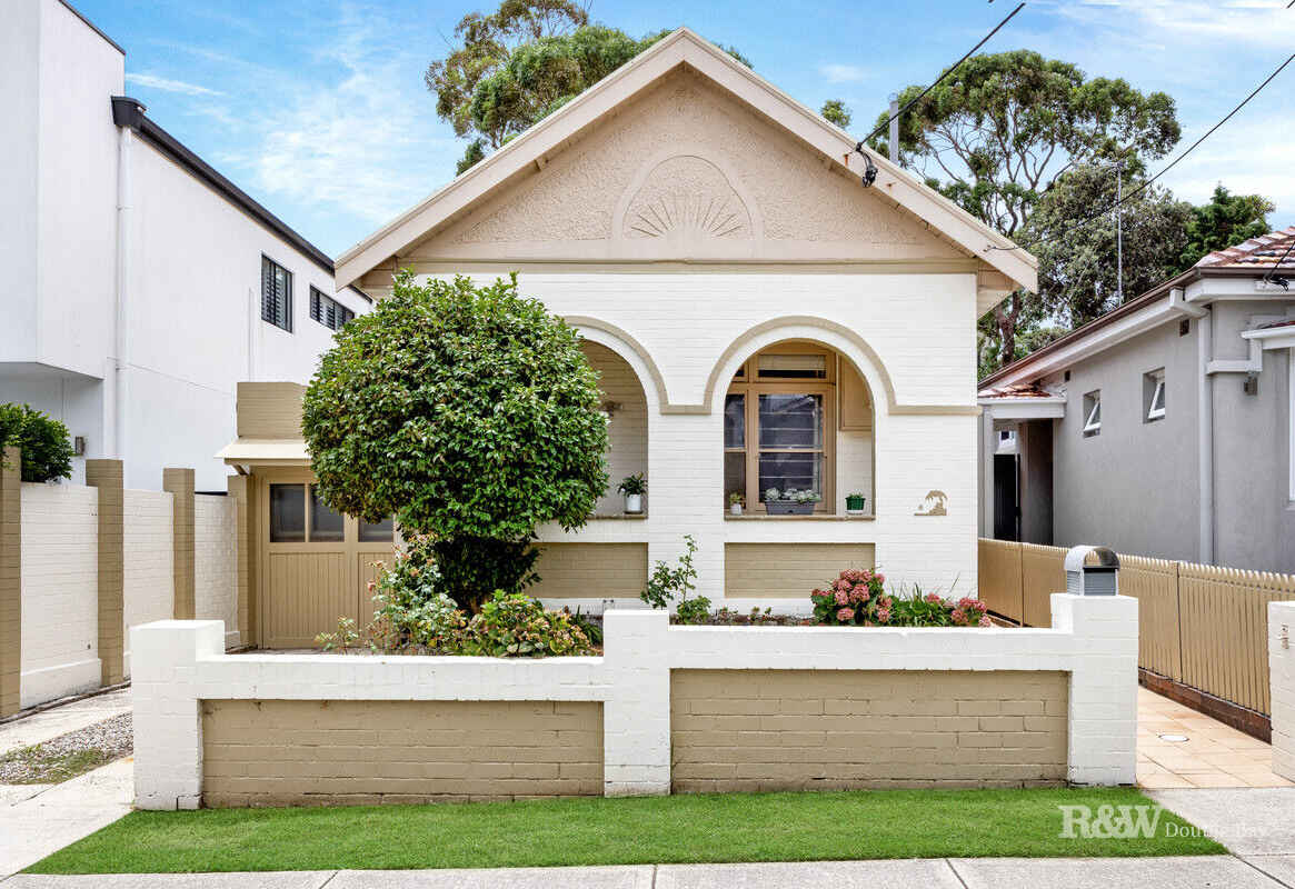 Freestanding Rose Bay Cottage Presents Exceptional Opportunity In Prized Locale