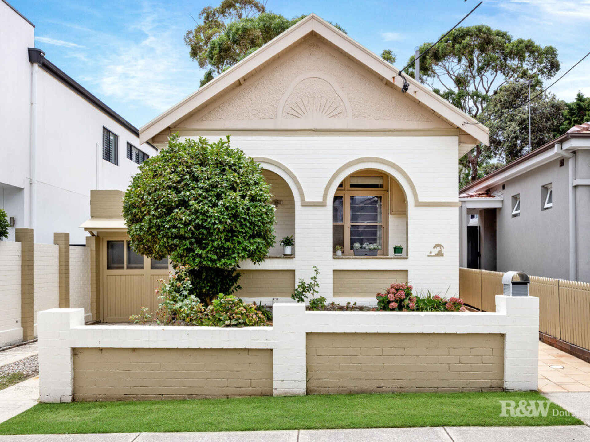 8 Roberts Street Rose Bay