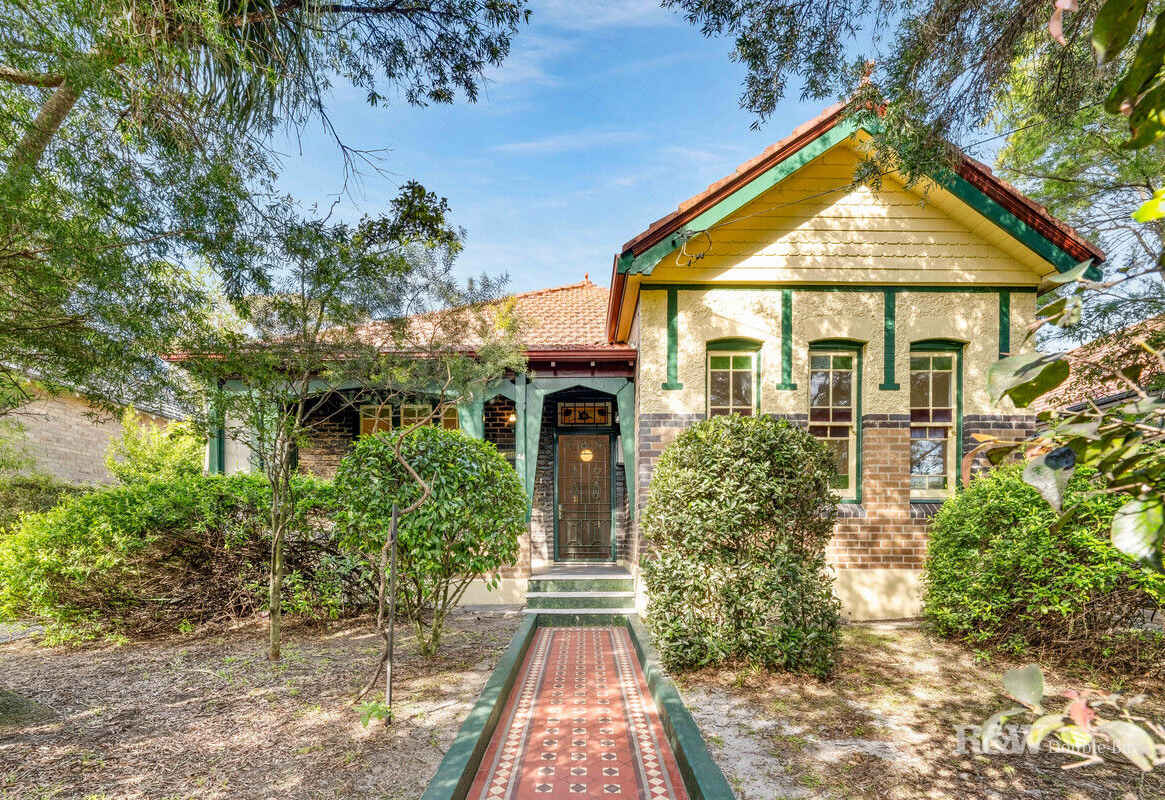 'Karoola' Classic Family Residence With Superb Grounds Presents Rare Opportunity
