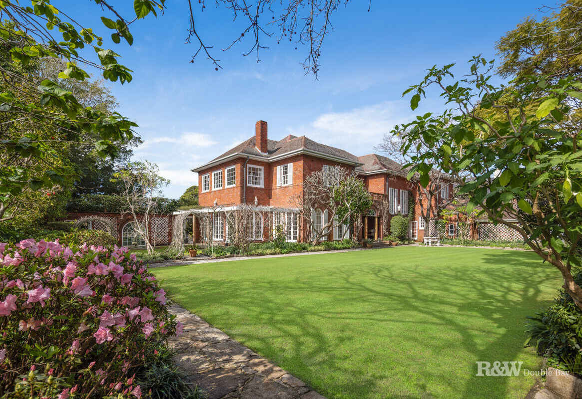 'The Knoll' Parklike Trophy Estate On Approx. 2,536 SQM With Golf Course Views