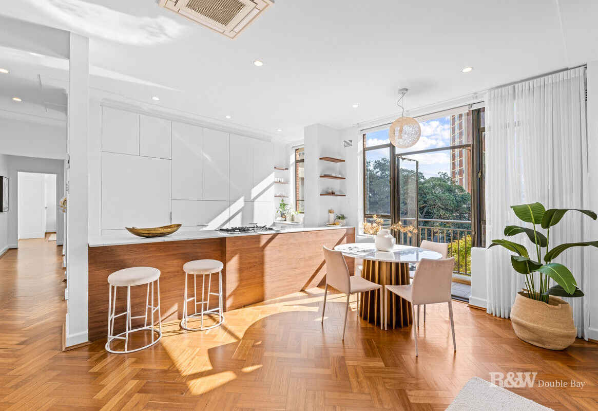 Elegant Top-Floor Apartment with Leafy Views in Landmark ‘Nevada’