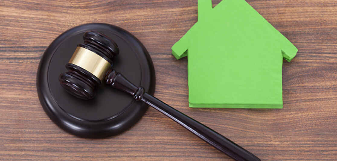 AUCTION OR PRIVATE TREATY? AUCTION OR PRIVATE TREATY?